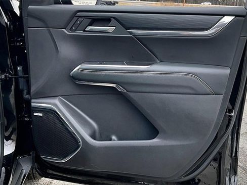 Used 2025 GMC Acadia Elevation image 29