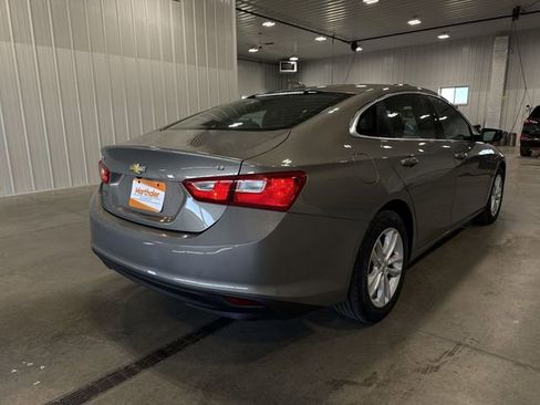 Used 2017 Chevrolet Malibu LT FWD image 8