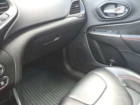 Used 2021 Jeep Cherokee Trailhawk w/ Comfort/Convenience Group image 15