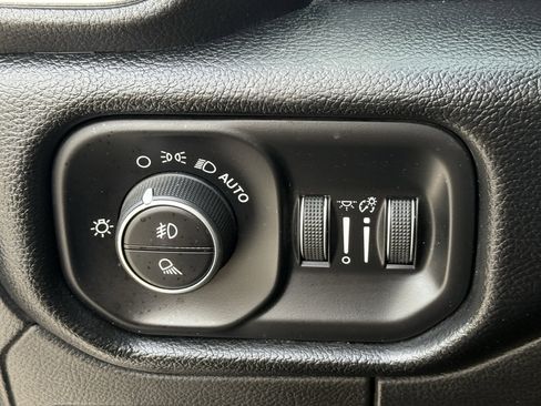 Used 2019 RAM 1500 Big Horn image 25