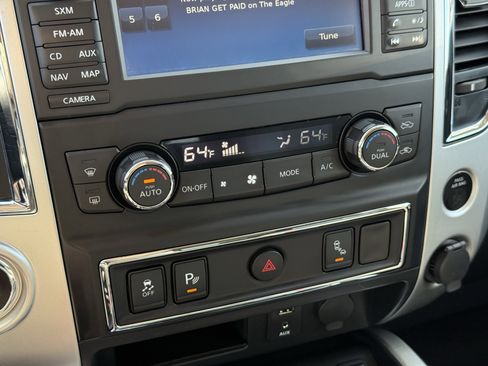 Used 2018 Nissan Titan SL image 22