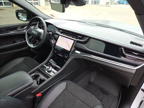 Used 2024 Jeep Grand Cherokee Trailhawk w/ Luxury Tech Group III image 45