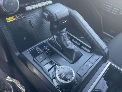 Used 2025 Toyota 4Runner TRD Off-Road image 39