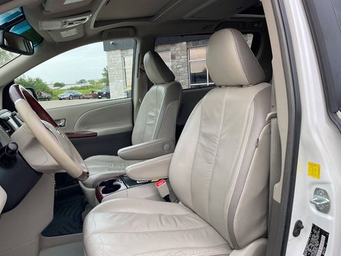Used 2011 Toyota Sienna Limited w/ Premium Pkg AWD/4WD image 15