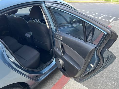 Used 2010 MAZDA MAZDA3 i Touring FWD image 10