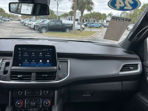 Used 2024 Chevrolet Suburban LT image 17