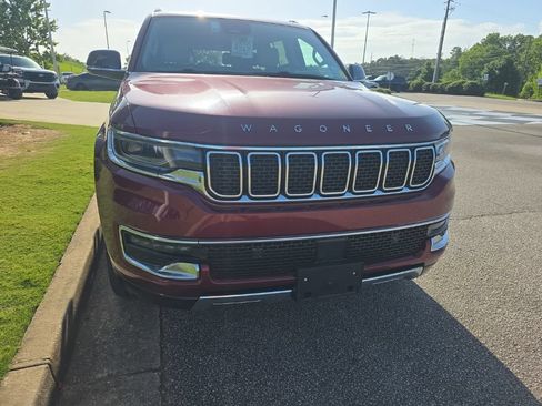 Used 2024 Jeep Wagoneer Series III AWD/4WD image 7