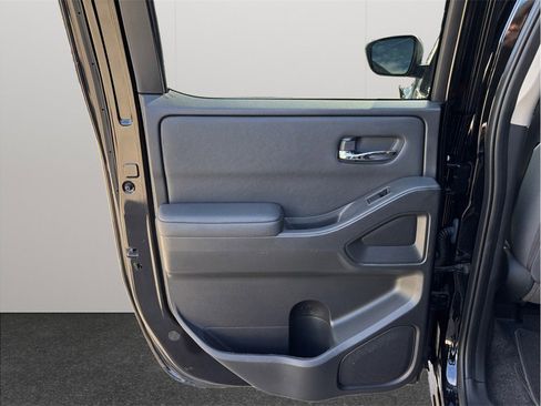 Used 2022 Nissan Frontier SV image 30