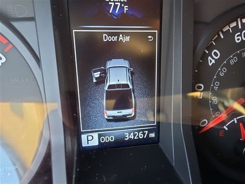 Used 2022 Toyota Tacoma SR image 10