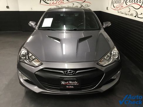 Used 2015 Hyundai Genesis 3.8 RWD image 4