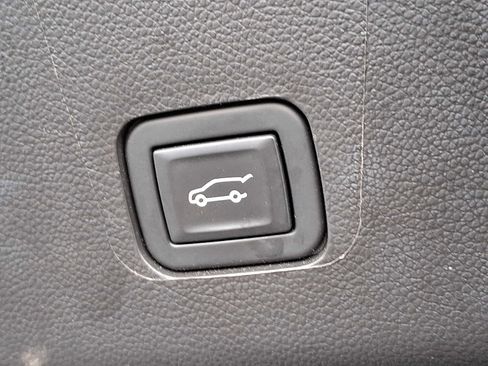 Used 2021 Chevrolet Traverse LT AWD/4WD image 28