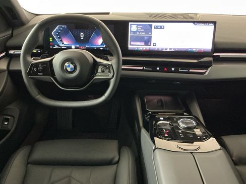 Used 2025 BMW 530i w/ Premium Package RWD image 9