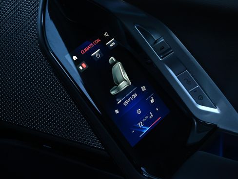 Certified 2024 BMW 760i xDrive w/ Executive Package image 29