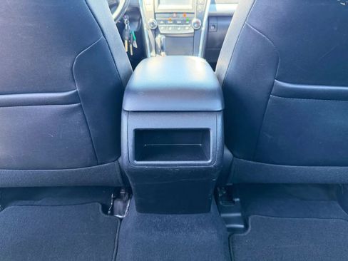 Used 2015 Toyota Camry SE FWD image 35