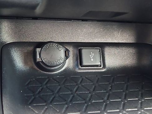 Used 2022 Toyota RAV4 LE FWD image 27
