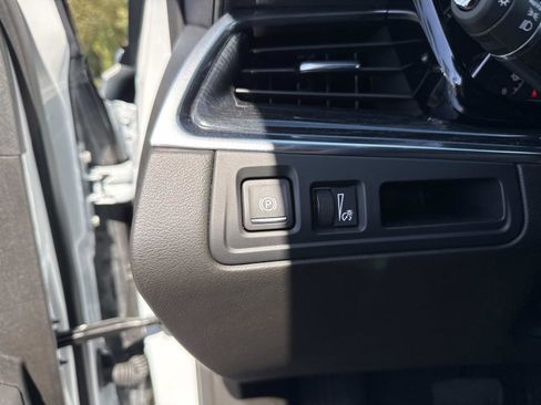 Certified 2025 Cadillac XT5 Premium Luxury image 33