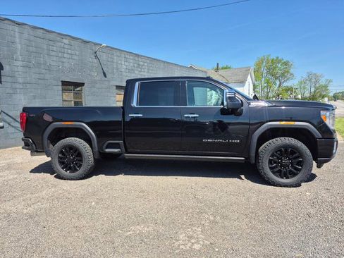 Used 2023 GMC Sierra 3500 Denali w/ Denali Black Diamond Edition AWD/4WD image 2