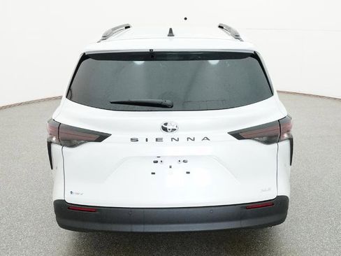 New 2026 Toyota Sienna XLE FWD image 8