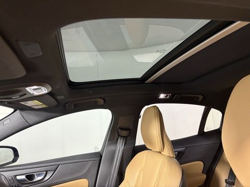 Used 2020 Volvo S60 T5 Inscription image 32