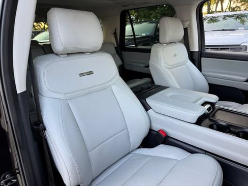 Used 2025 Ford Expedition Platinum w/ Driver's Package AWD/4WD image 23