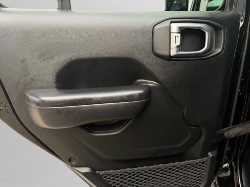 Used 2018 Jeep Wrangler Unlimited Sport S image 17