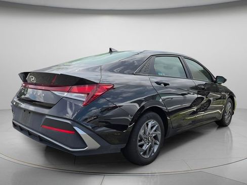 Used 2024 Hyundai Elantra SEL FWD image 5