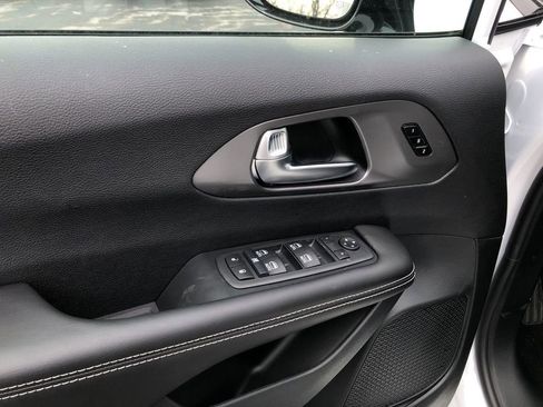 New 2026 Chrysler Pacifica Select image 22