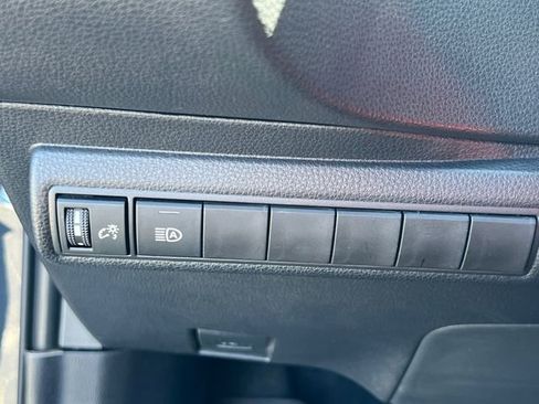 Used 2025 Toyota Corolla SE image 21