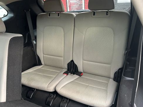 Used 2018 Hyundai Santa Fe SE FWD image 16