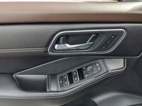 Used 2021 Nissan Rogue Platinum FWD image 15