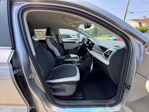 New 2025 Volkswagen Taos SE image 24