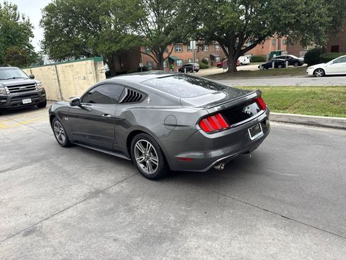 Used 2016 Ford Mustang Coupe RWD image 4