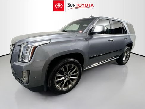 Used 2019 Cadillac Escalade Premium Luxury w/ Escalade Sport Edition image 7