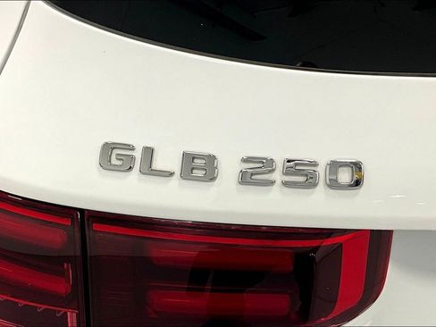 Used 2025 Mercedes-Benz GLB 250 GLB 250 image 40