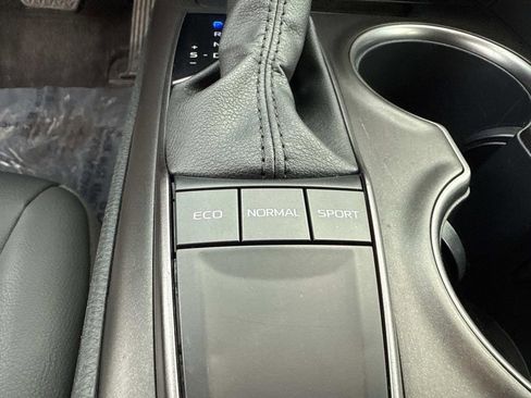 Used 2024 Toyota Camry SE image 33