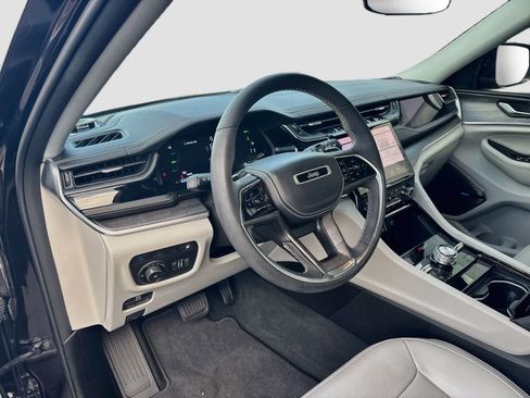 Used 2022 Jeep Grand Cherokee Overland AWD/4WD image 9