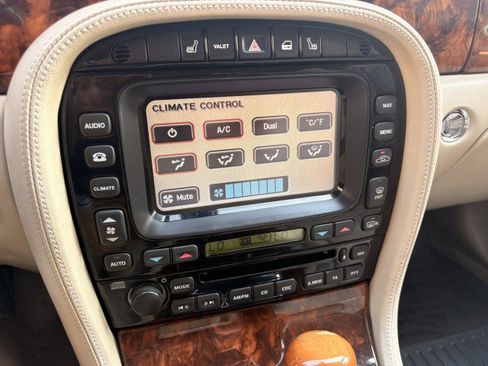 Used 2004 Jaguar XJ8 RWD image 14