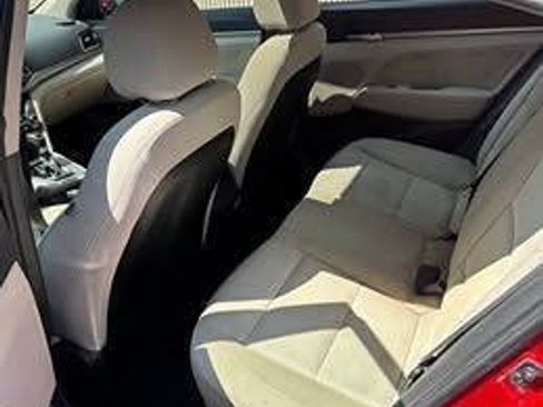 Used 2017 Hyundai Elantra Value Edition FWD image 4