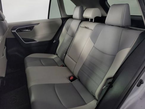 Used 2022 Toyota RAV4 XLE Premium AWD/4WD image 17