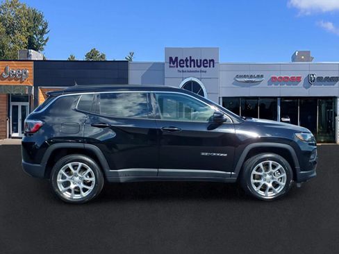 Used 2024 Jeep Compass Latitude AWD/4WD image 2