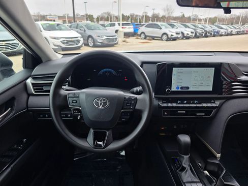 Used 2025 Toyota Camry LE FWD image 11