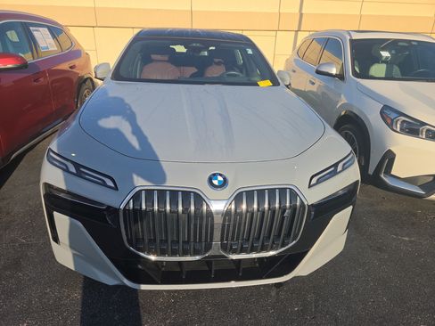 Used 2023 BMW i7 xDrive60 w/ Luxury Rear Seating Package AWD/4WD image 2