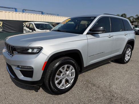 Used 2022 Jeep Grand Cherokee Limited AWD/4WD image 12