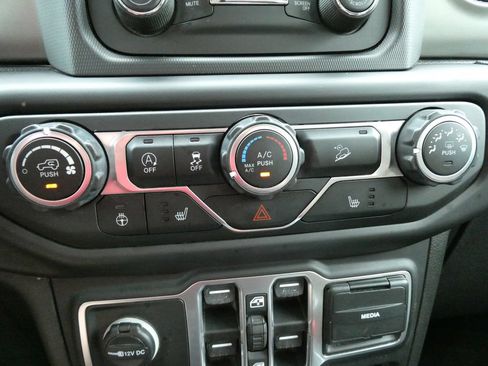 Used 2018 Jeep Wrangler Unlimited Sport S AWD/4WD image 26