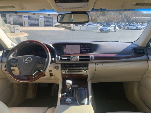 Used 2014 Lexus LS 460 image 30