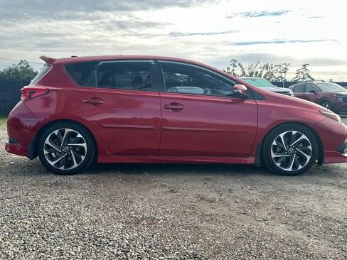 Used 2018 Toyota Corolla iM image 9