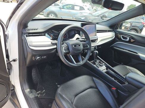 Used 2025 Jeep Compass Limited AWD/4WD image 10