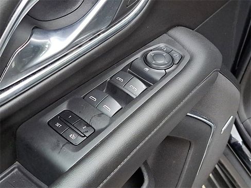 Used 2024 Chevrolet Suburban LT image 21