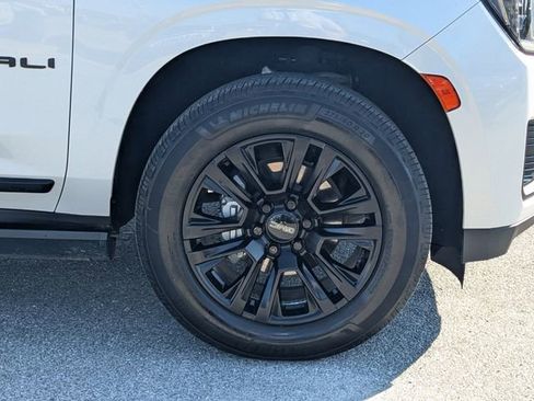 Used 2022 GMC Yukon XL Denali image 11