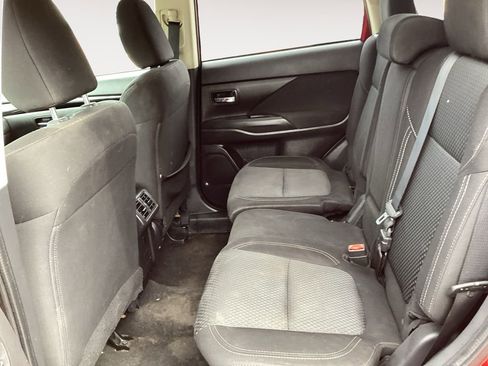 Used 2020 Mitsubishi Outlander ES image 13